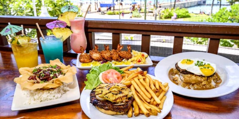 Dine With a View of the Beach at Lulu’s Waikiki