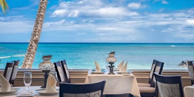 19 Restaurants in Hawaii with Breathtaking Ocean Views (2025 Edition)